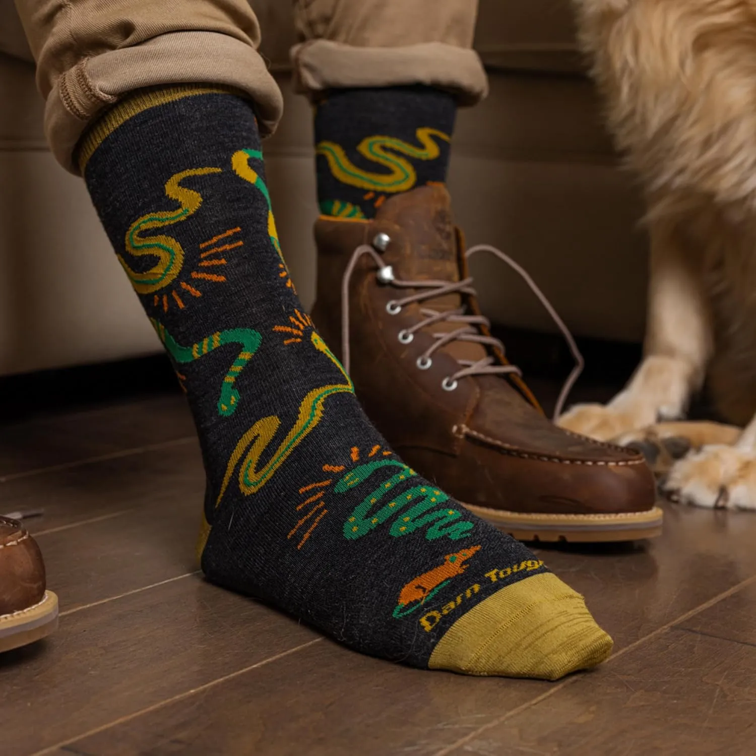 Darn Tough Vermont Men's Field Guide Crew Socks - Lightweight Crew Socks for Men, Comfort Fit Mens Sock, Style 6119