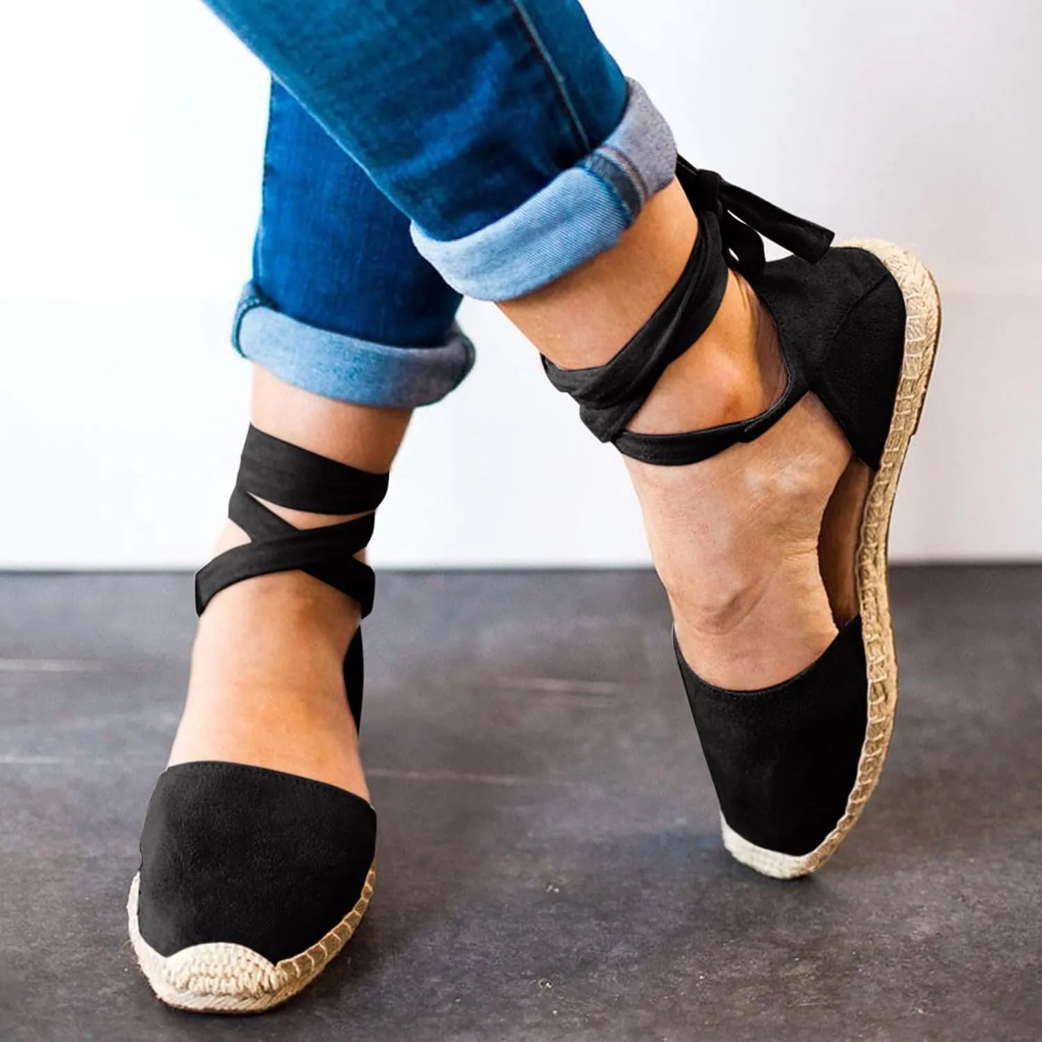 Lace Up Sandals for Women Rhinestone Flat Sandals Summer Comfortable Cross Strap Gladiator Flat Shoes Casual Dressy Non Slip Tie up Roman Beach Sandals