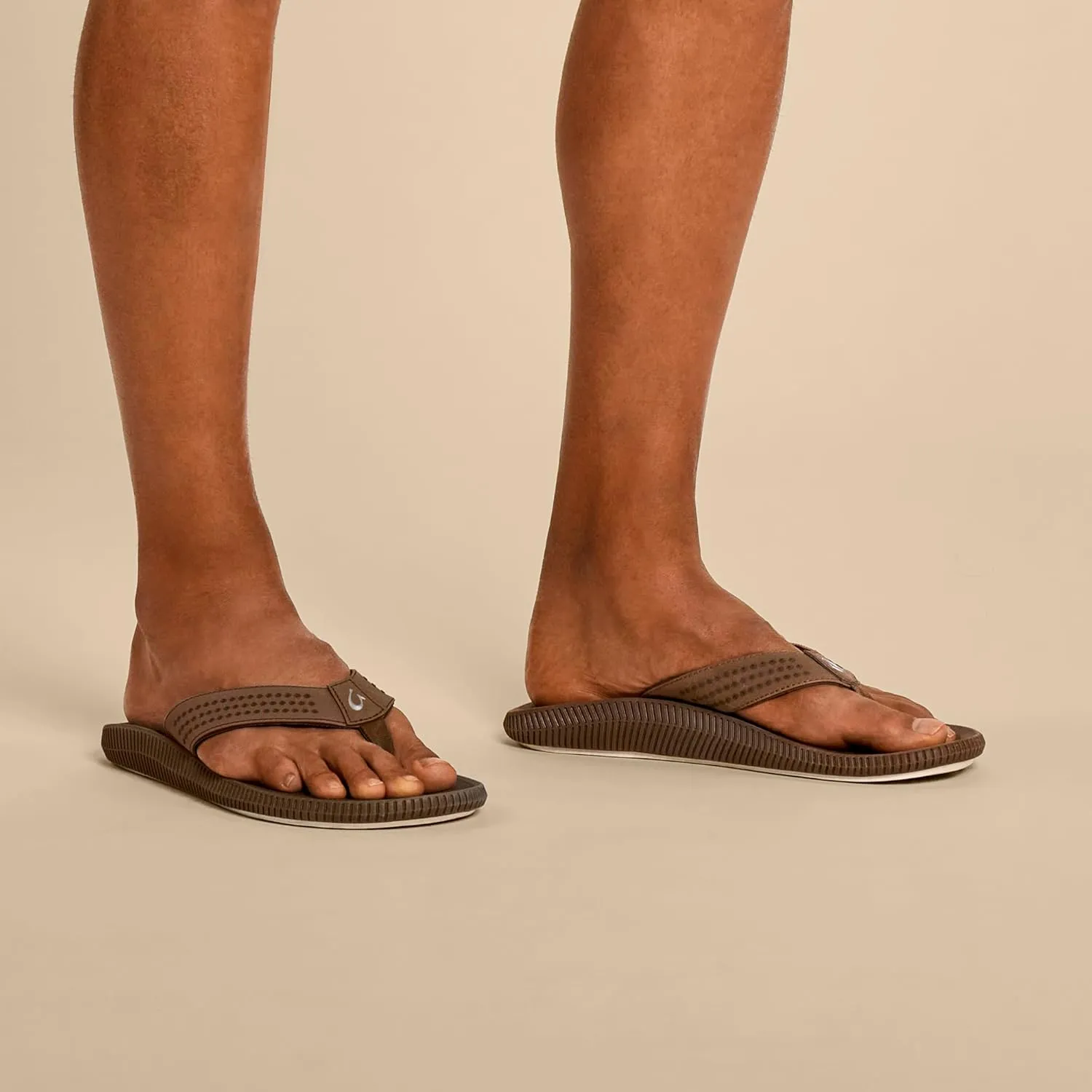 OLUKAI Ulele Men's Beach Sandals, Water Resistant Flip Flops, Arch Support & Comfort Fit, Lightweight & Durable, Enhanced Grip & Traction